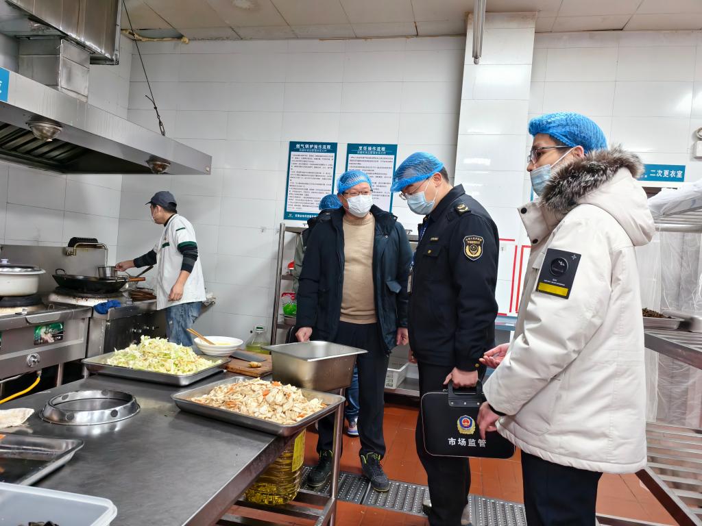 蜀山区市场监管局来校开展食品安全专项检查